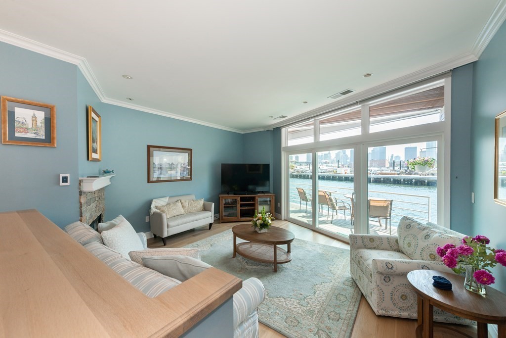 51 Constellation Wharf # 51