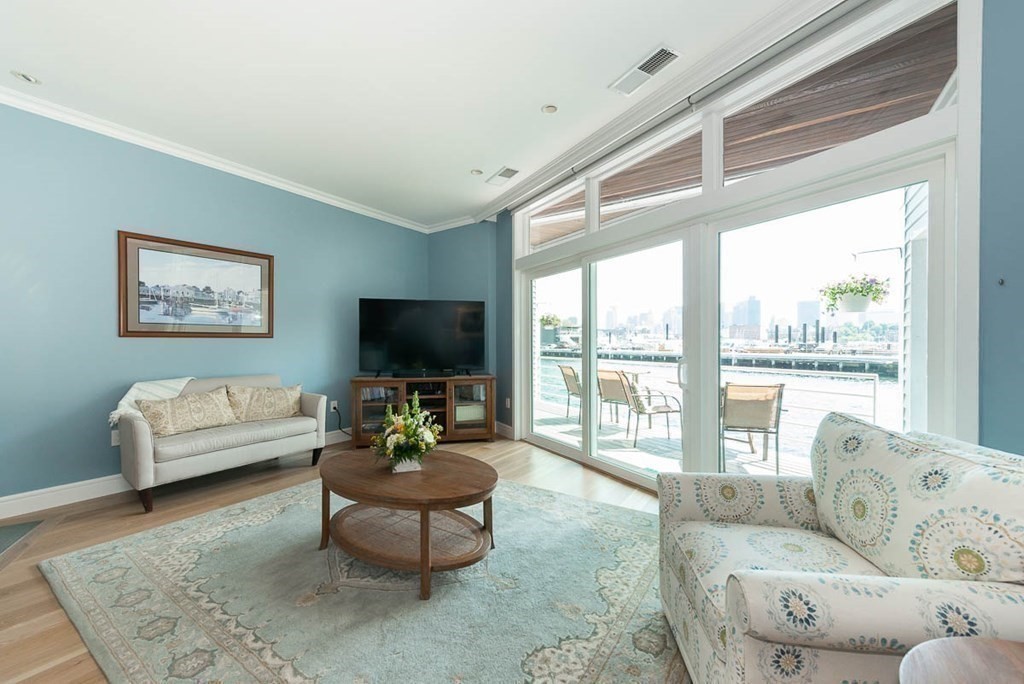 51 Constellation Wharf # 51