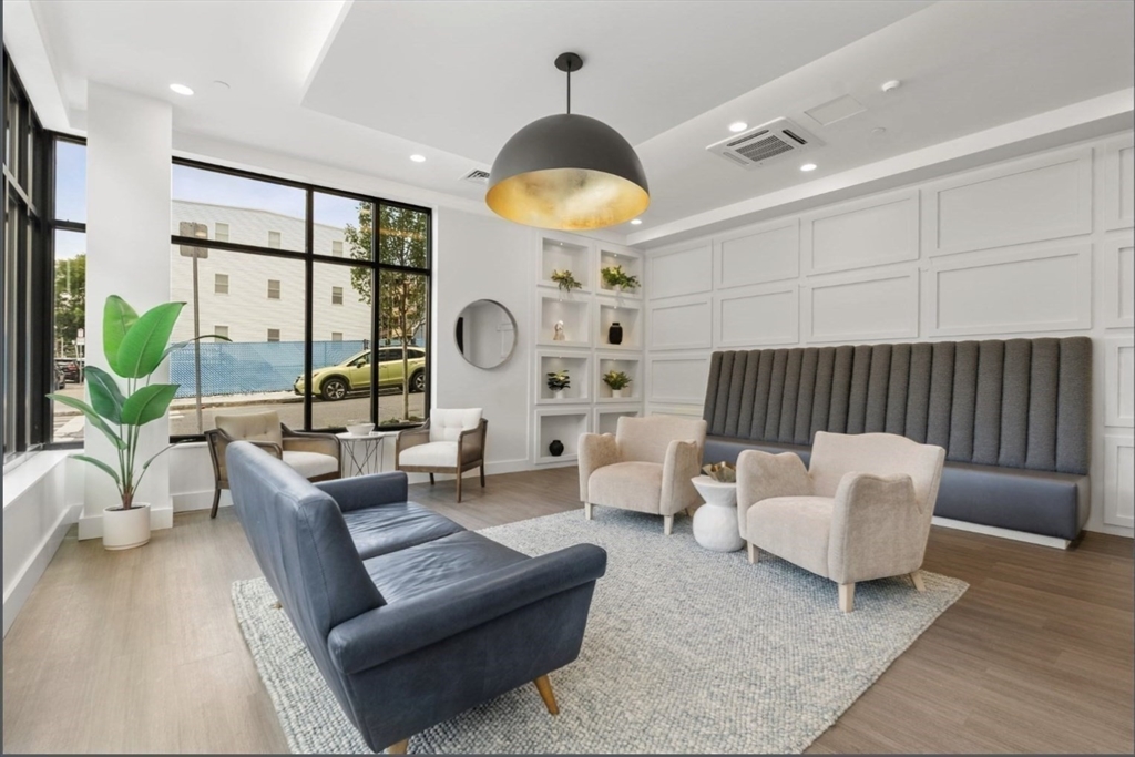 301 Border St. # 402