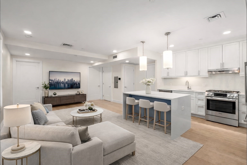 301 Border St. # 402