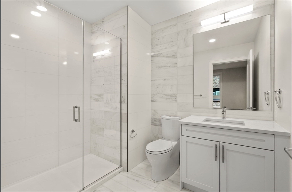 301 Border St. # 402