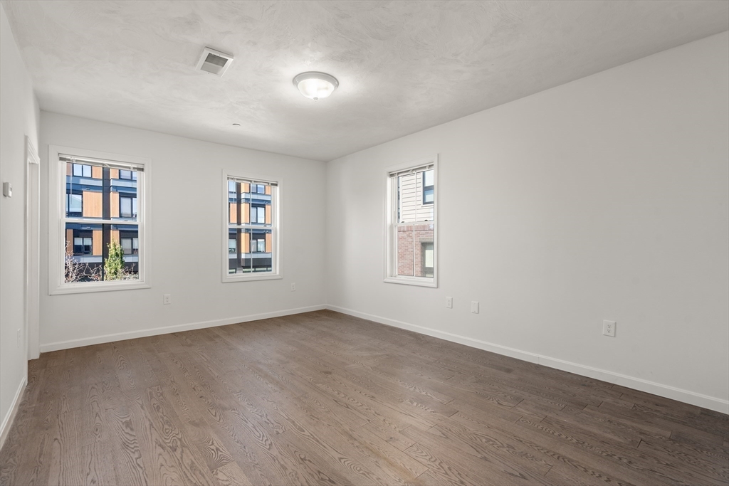 599 Broadway # 2F