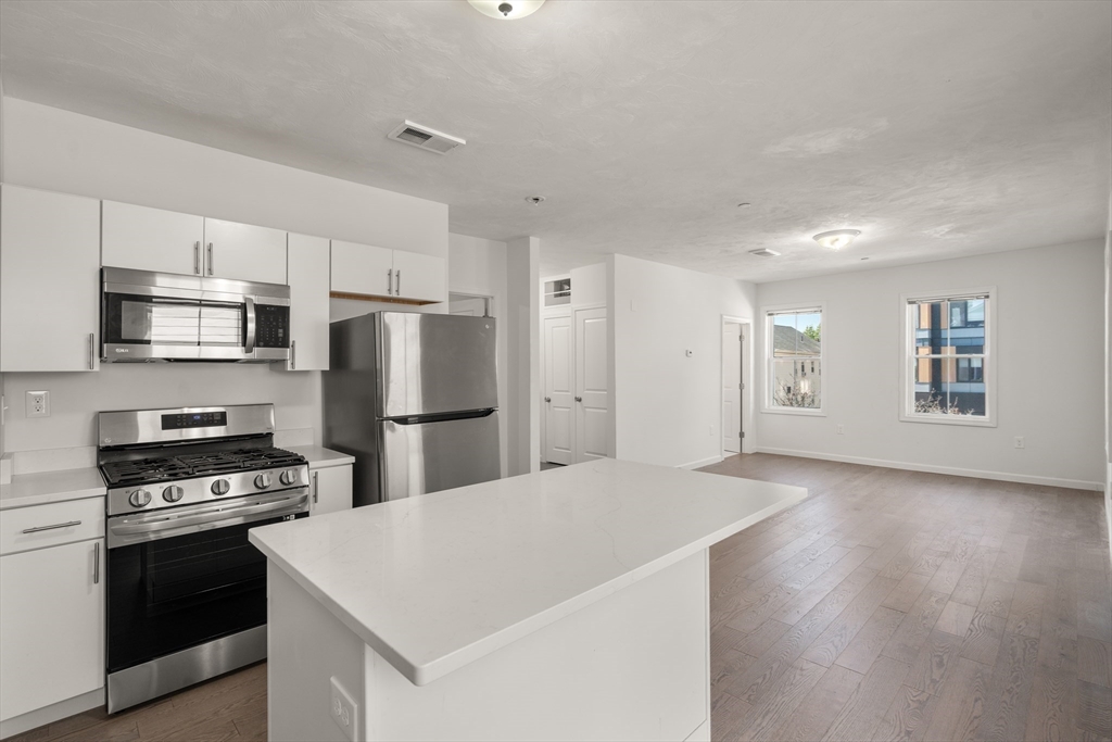 599 Broadway # 2F
