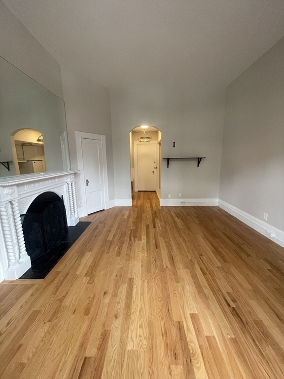 271 Dartmouth St # 1L