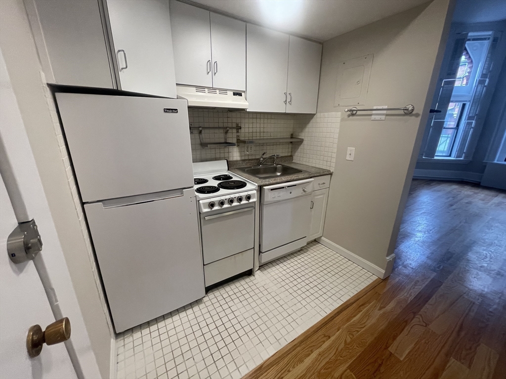 271 Dartmouth St # 1L
