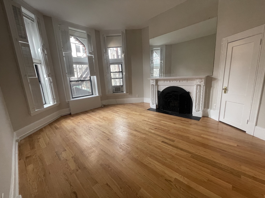 271 Dartmouth St # 1L