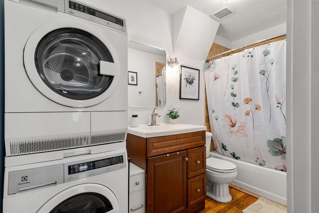 63 Maverick Square # 5