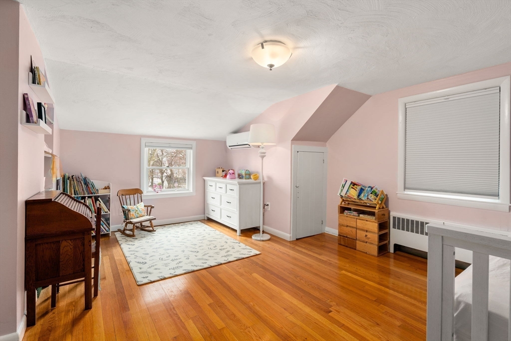52 Ivan St