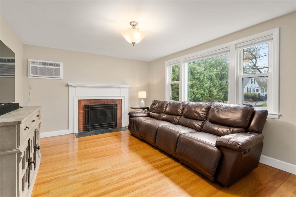 52 Ivan St