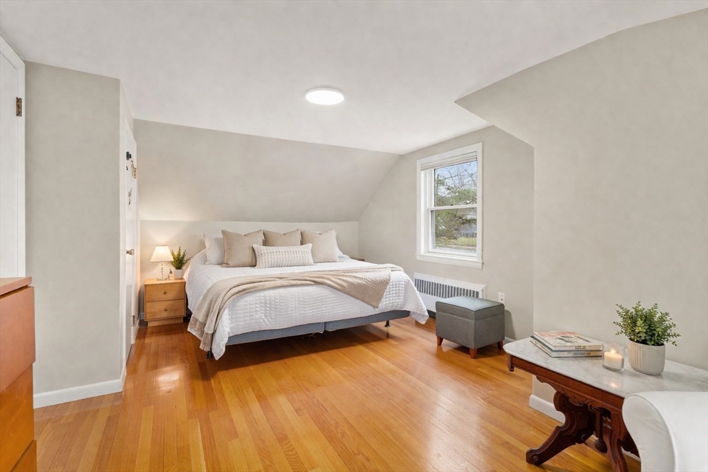 52 Ivan St