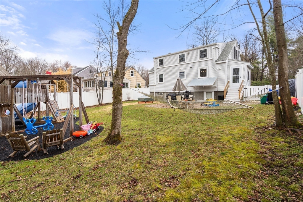 52 Ivan St