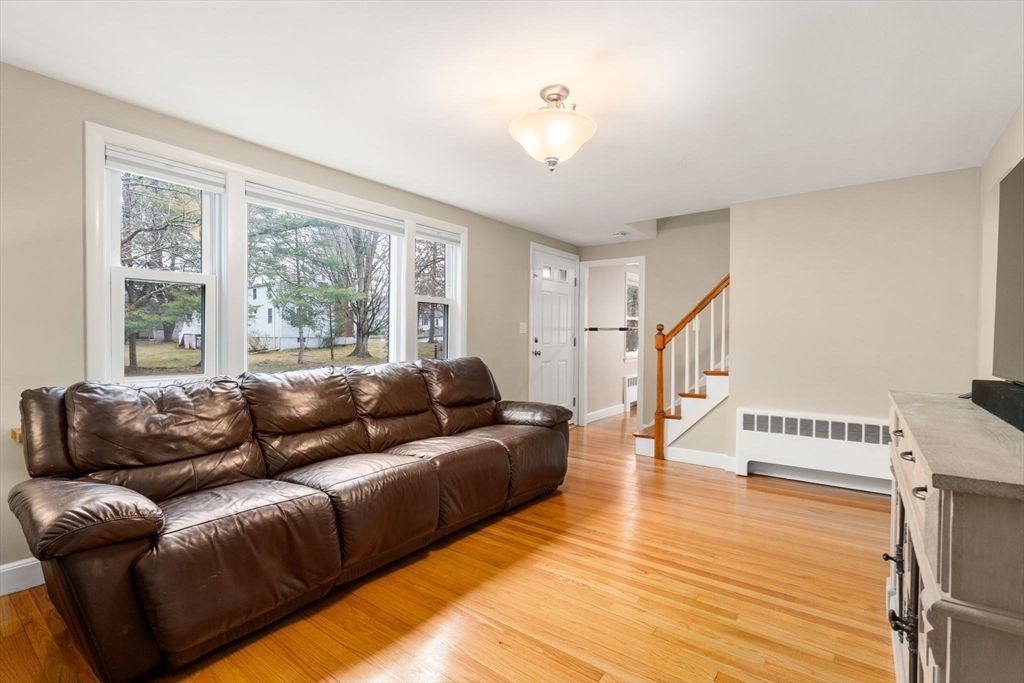 52 Ivan St