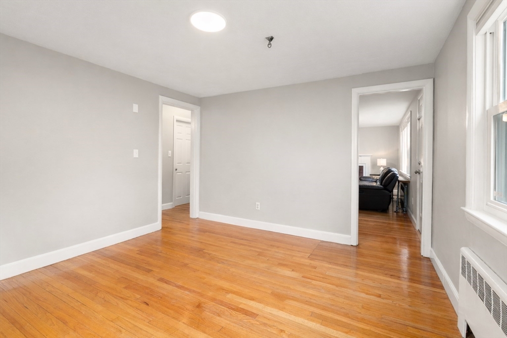 52 Ivan St