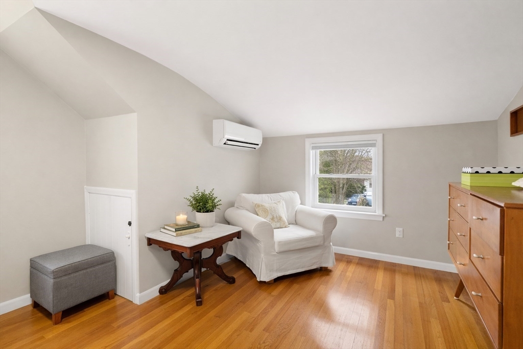 52 Ivan St