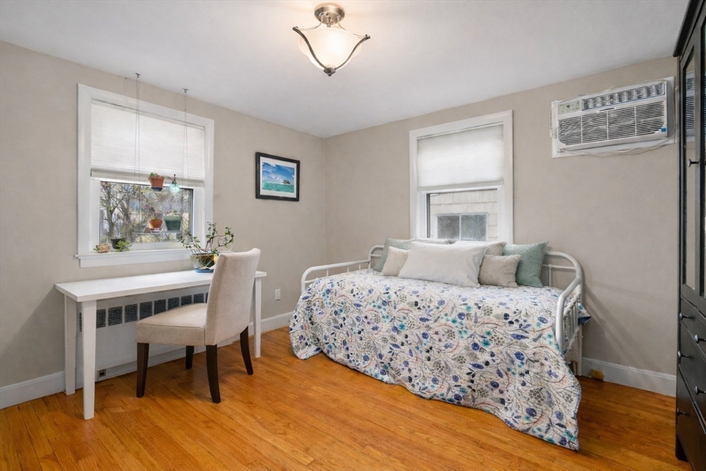 52 Ivan St