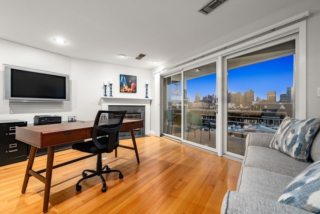 11 Constellation Wharf # 11