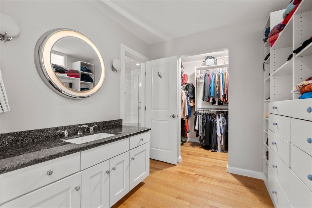 11 Constellation Wharf # 11