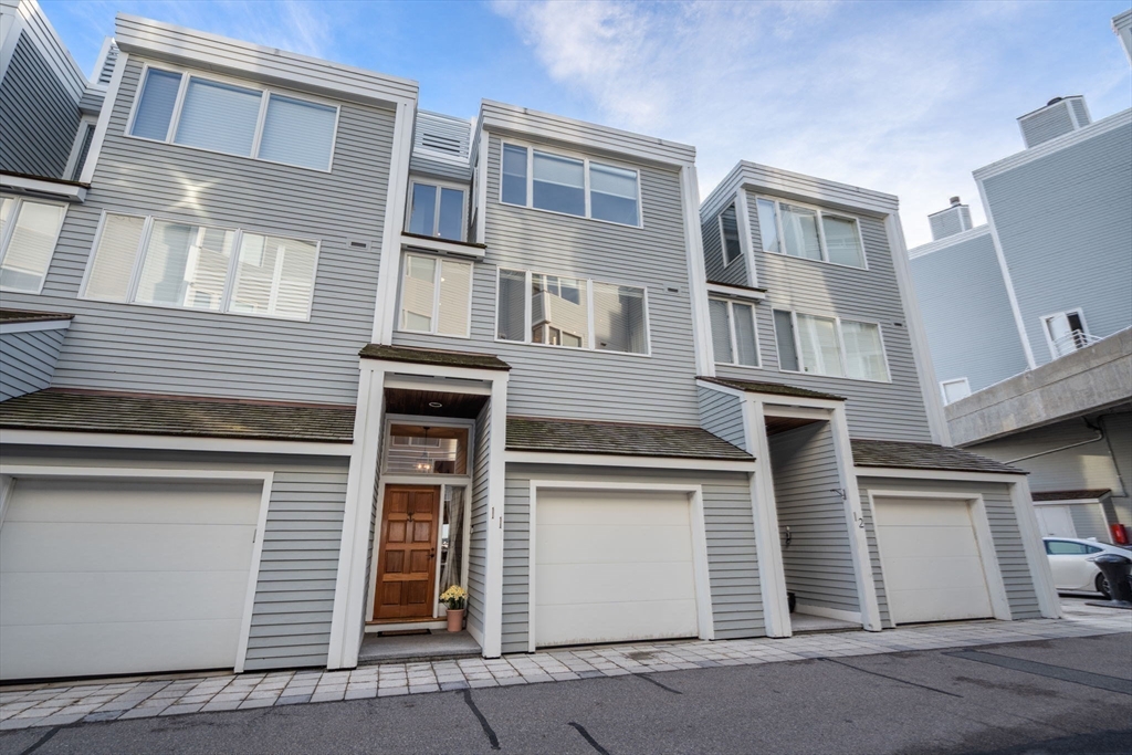 11 Constellation Wharf # 11