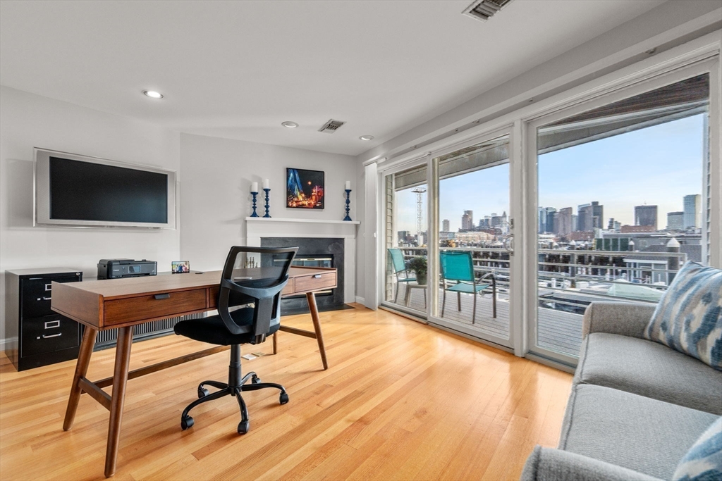 11 Constellation Wharf # 11