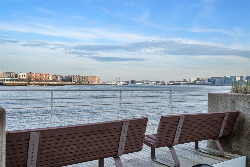 11 Constellation Wharf # 11