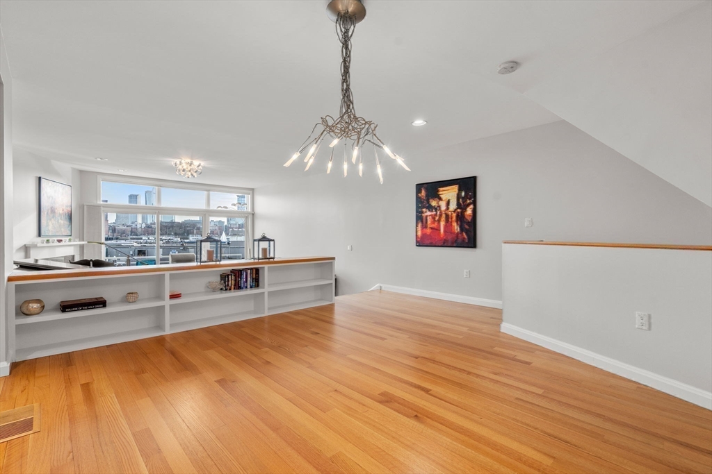 11 Constellation Wharf # 11