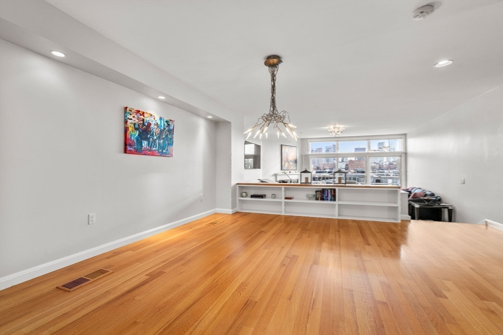 11 Constellation Wharf # 11