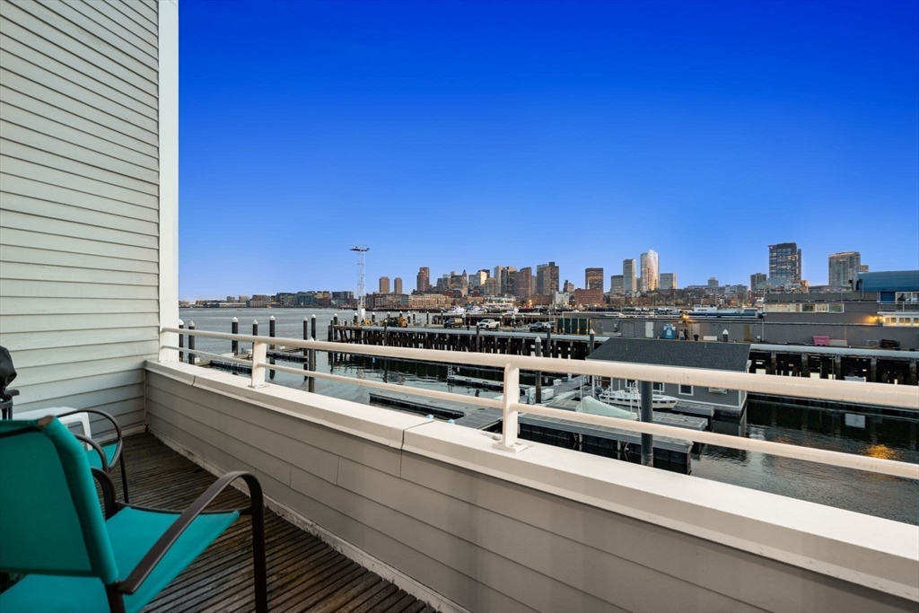 11 Constellation Wharf # 11