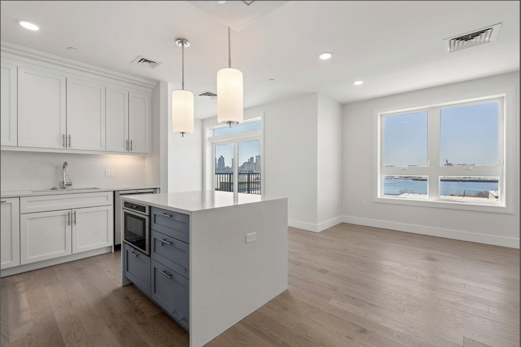 301 Border St. # 610