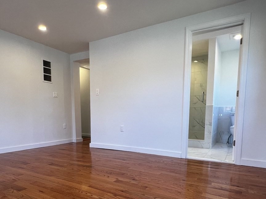 292 Great Rd # 1
