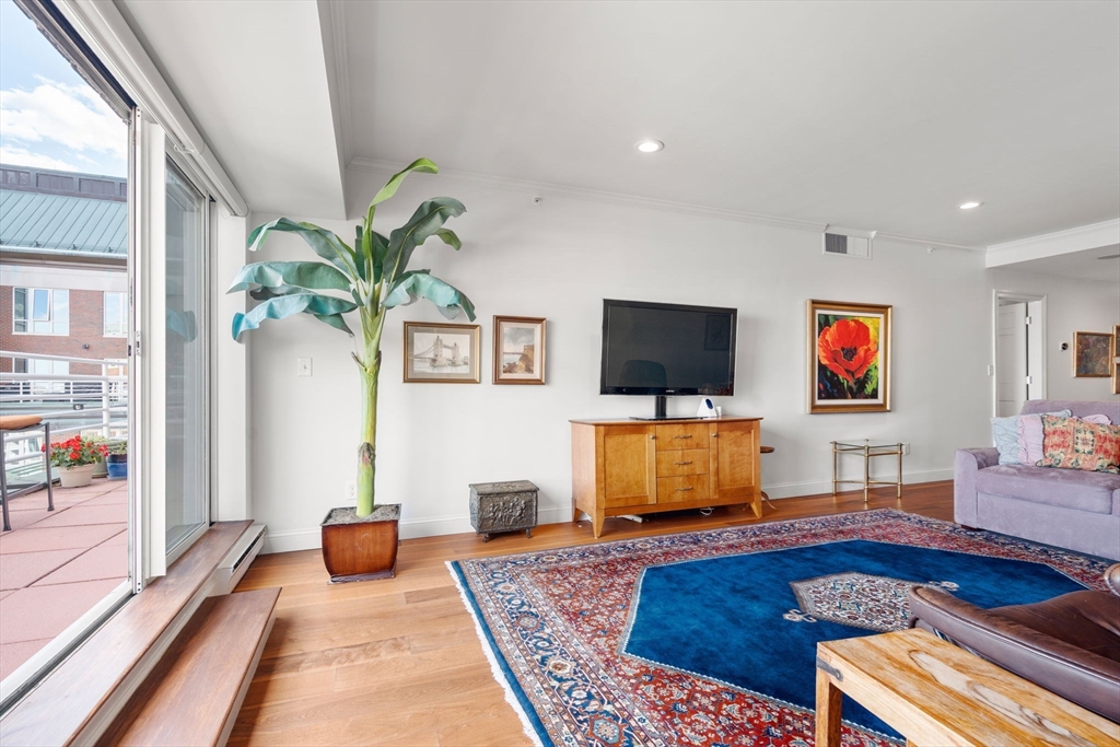 197 Eighth Street Unit: PH19