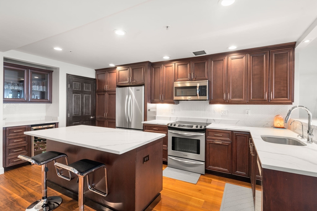 197 Eighth Street Unit: PH19