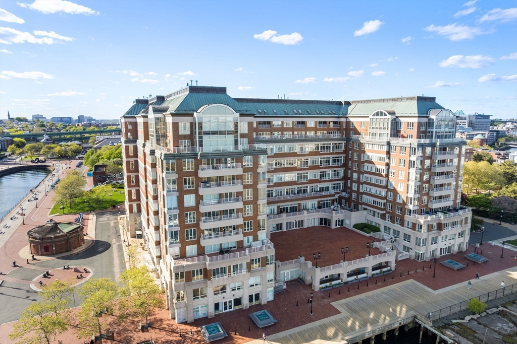 197 Eighth Street Unit: PH19