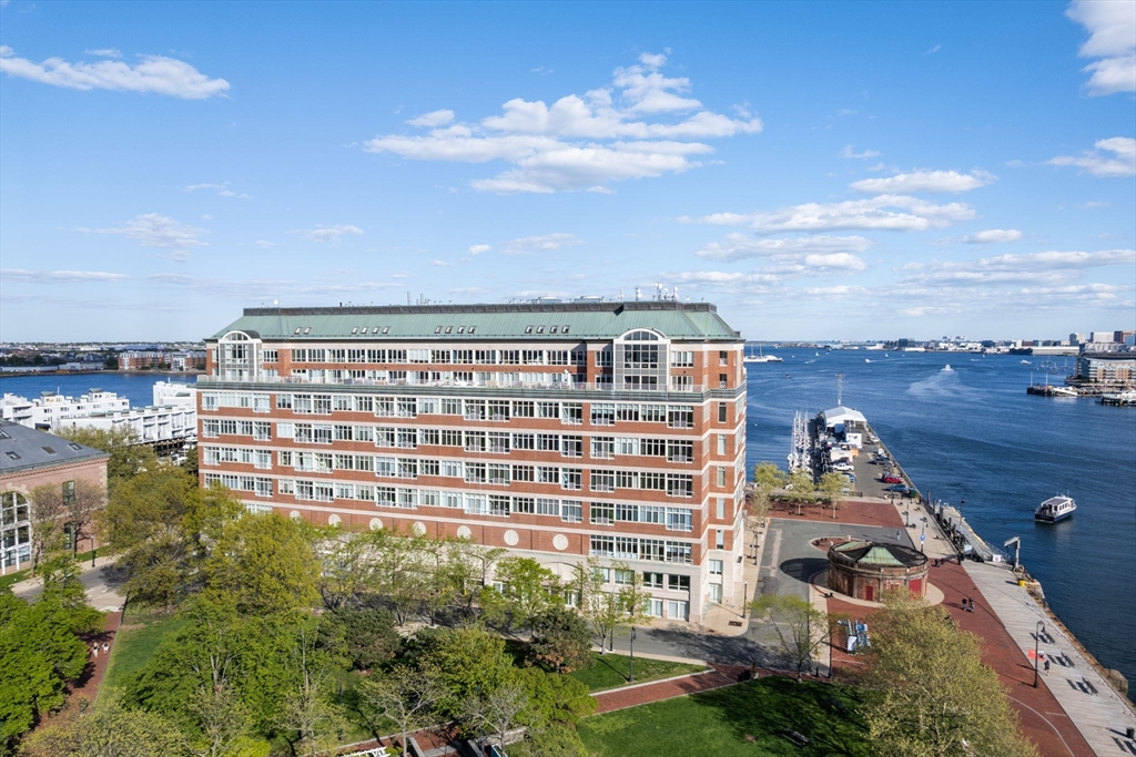 197 Eighth Street Unit: PH19