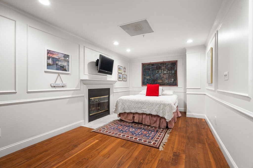 197 Eighth Street Unit: PH19