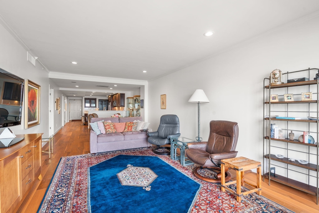 197 Eighth Street Unit: PH19