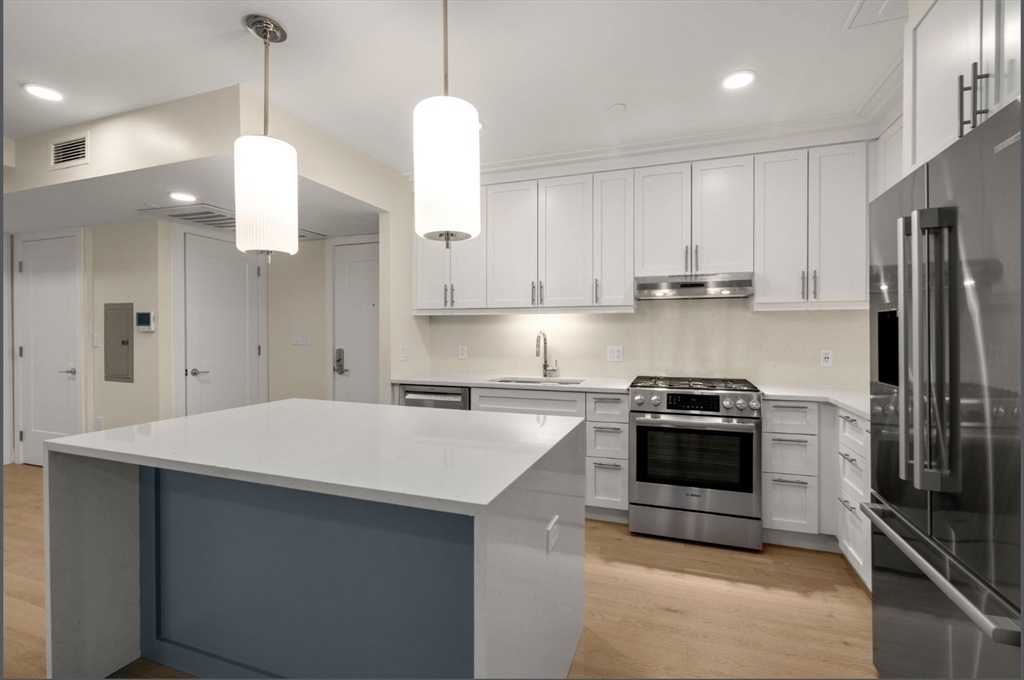 301 Border St. # 402 Unit: #402