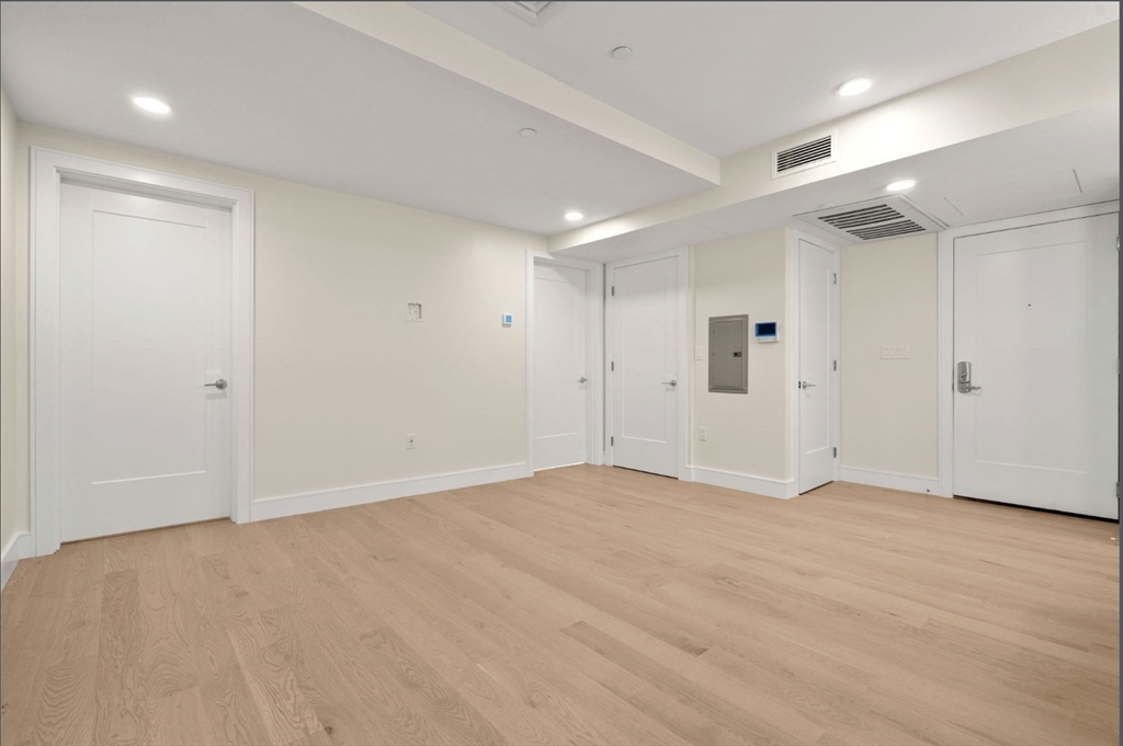 301 Border St. # 402 Unit: #402
