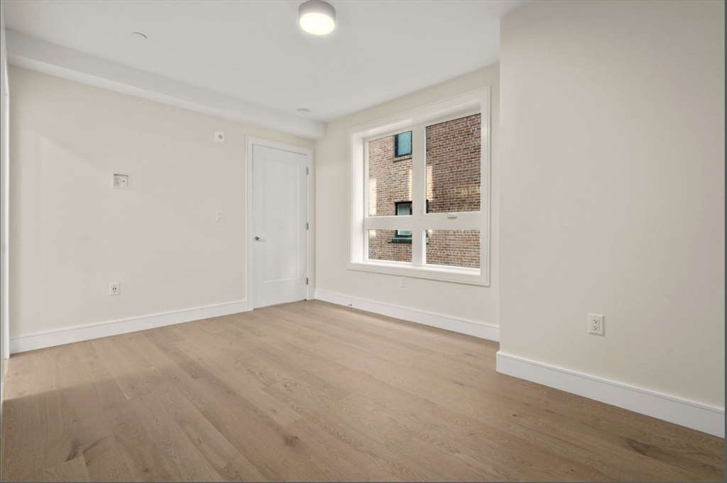 301 Border St. # 402 Unit: #402