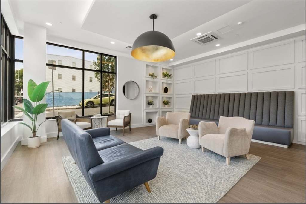 301 Border St. # 402 Unit: #402