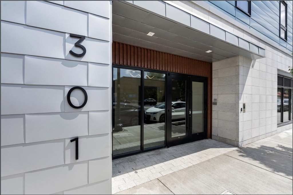 301 Border St. # 402 Unit: #402