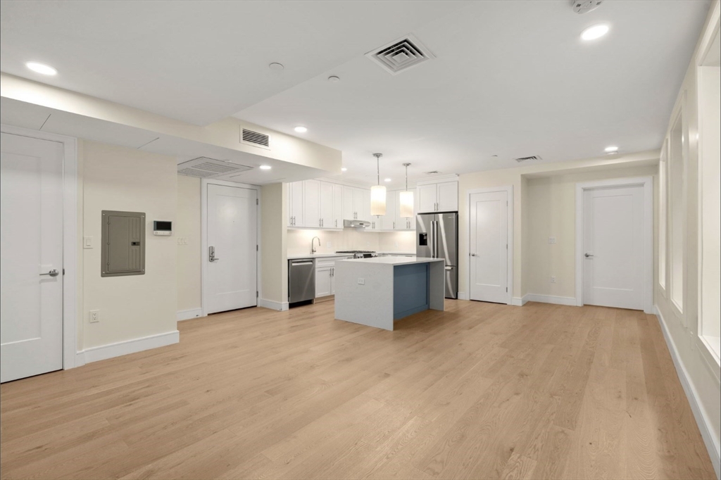 301 Border St. # 402 Unit: #402