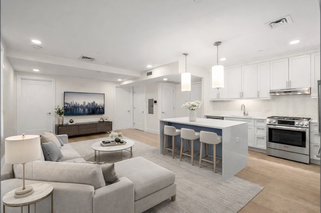301 Border St. # 402 Unit: #402