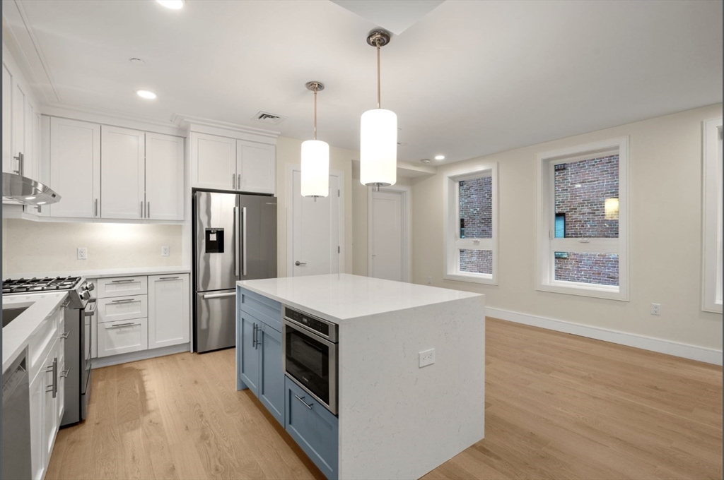 301 Border St. # 402 Unit: #402