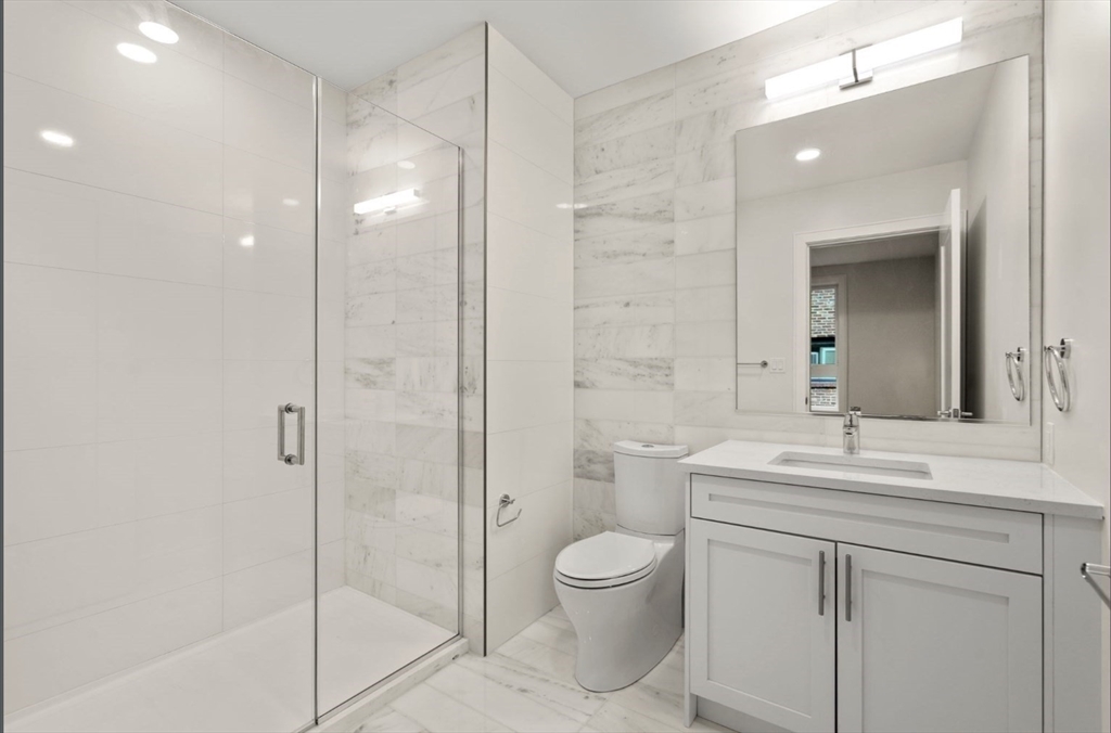 301 Border St. # 402 Unit: #402