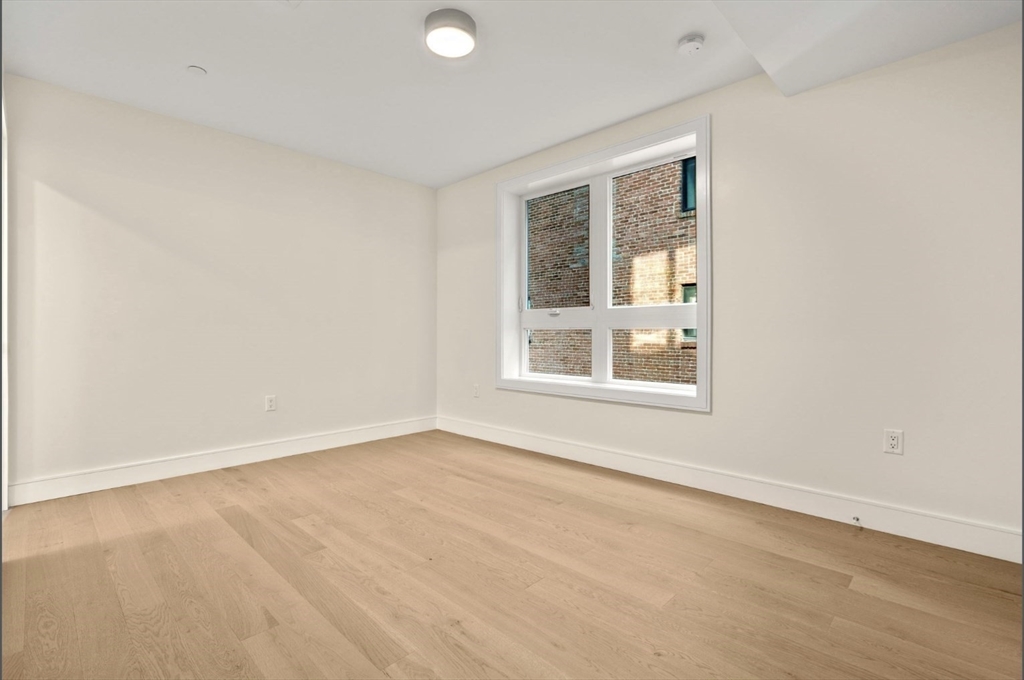 301 Border St. # 402 Unit: #402