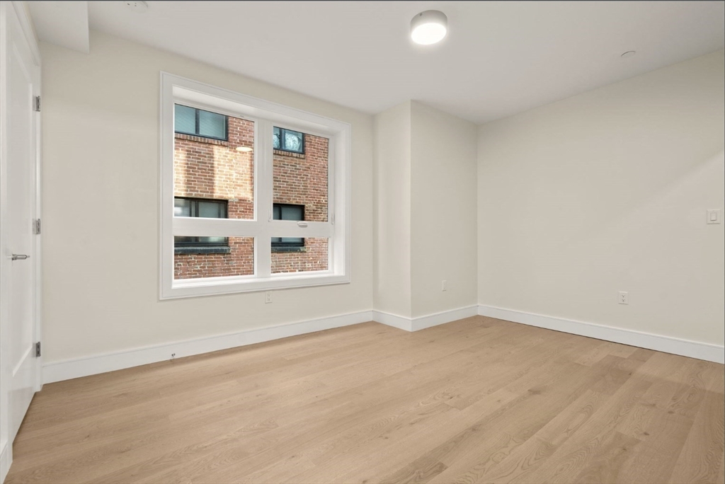 301 Border St. # 402 Unit: #402