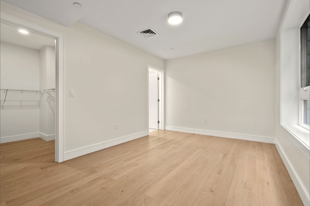 301 Border St. # 402 Unit: #402