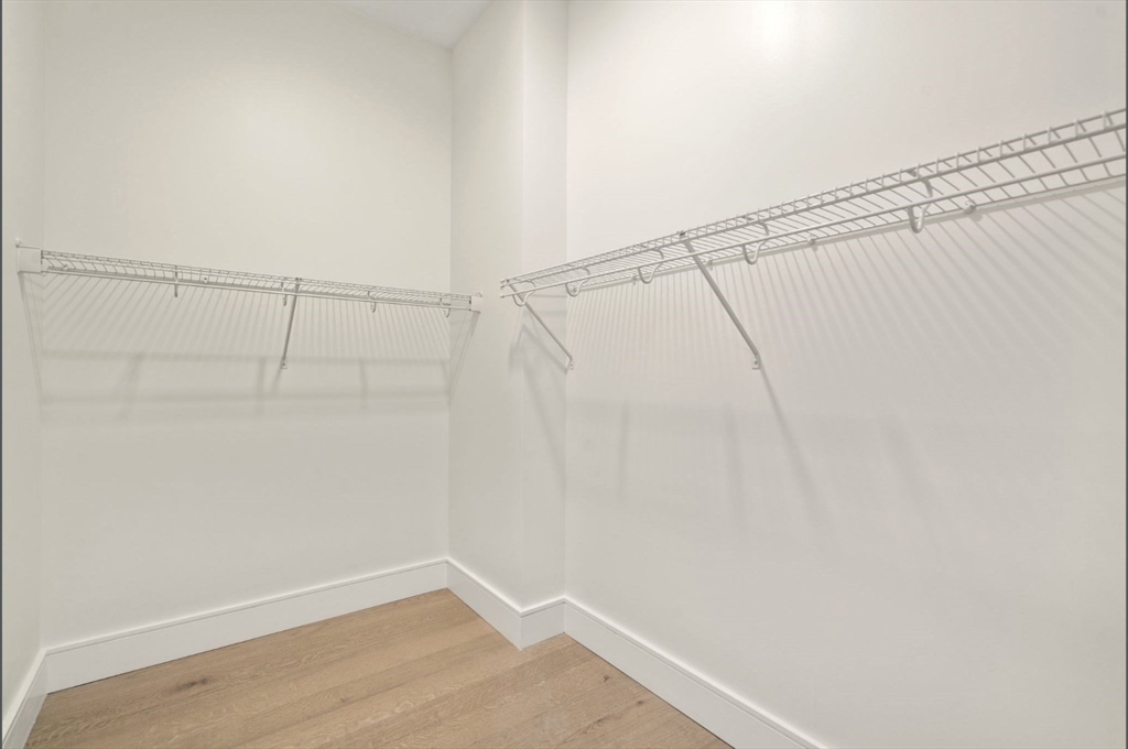 301 Border St. # 402 Unit: #402