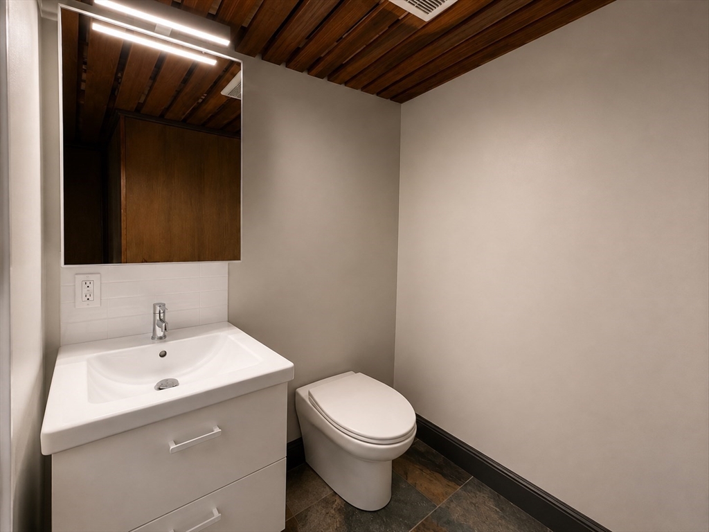 8 Locke St