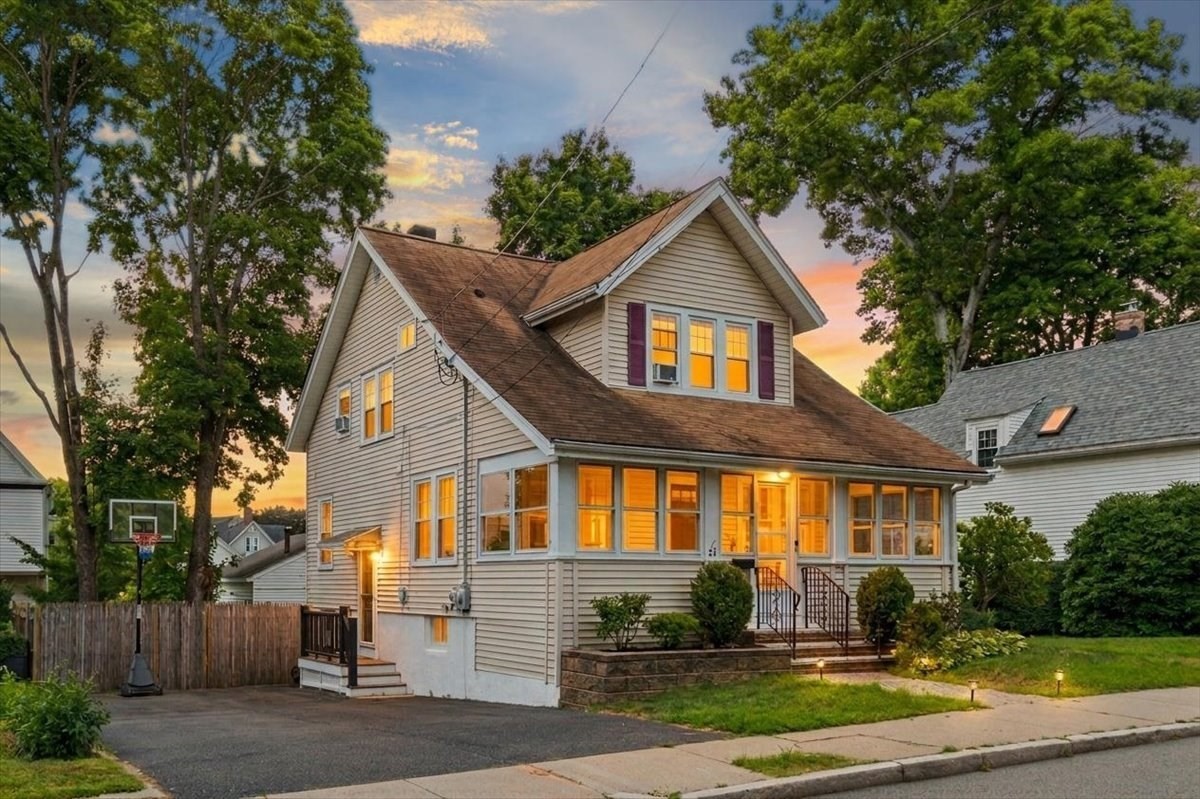 24 Nichols St